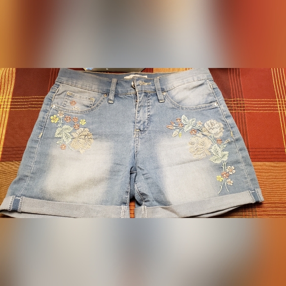Royalty for Me Size 4 Jean Shorts - Picture 1 of 13